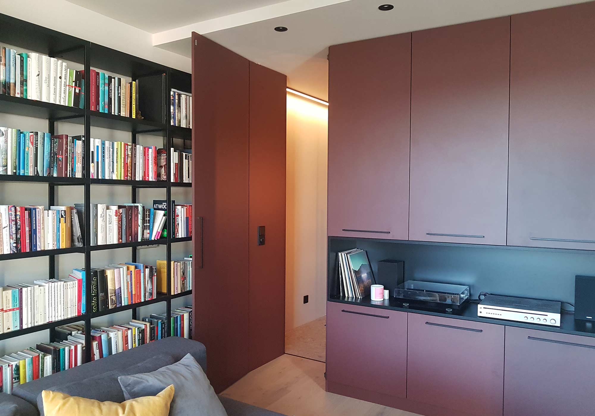 Maisonettewohnung in Wien mit Wohn- und Schlafzonen.